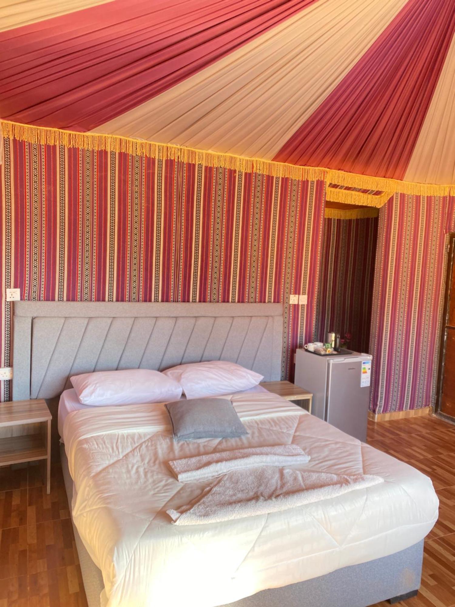 营地 Golden Stars Luxury Camp Wadi Ad Disah